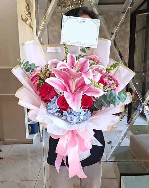 Madelyn Bouquet
